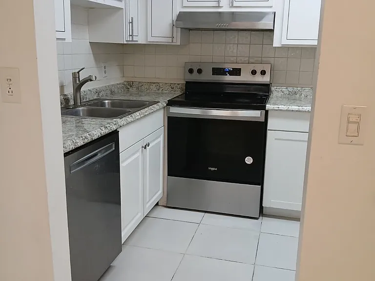 4108 NW 88th Ave #4 — Photo 3