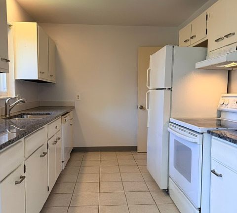 3rd image of 2888 Morewood Rd #2888