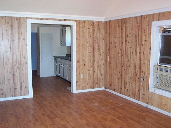 3rd image of 504 W Washington Ave
