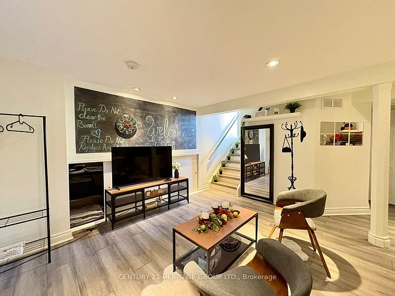 22 Cedar Cres #BASEMENT — Photo 1