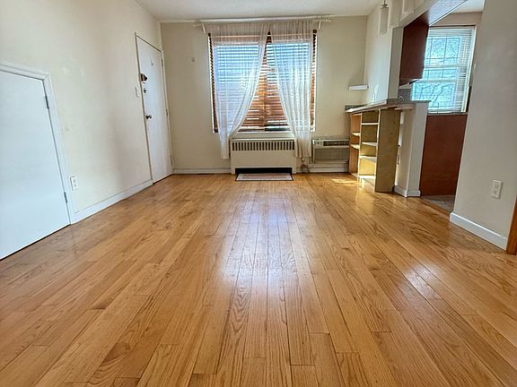 4th image of 7011A Park Dr E Floor 1