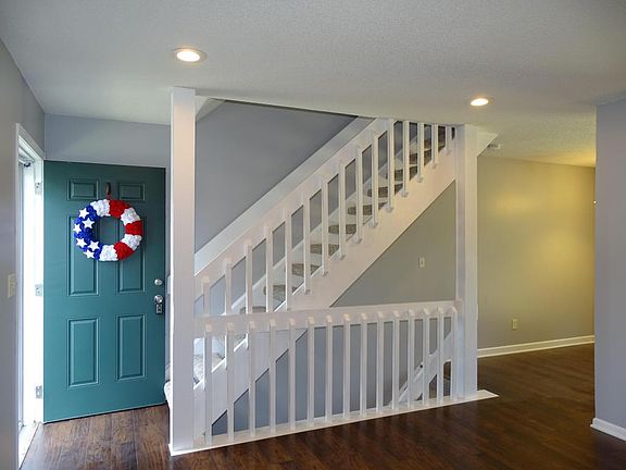 3rd image of 7918 Barkwood Dr