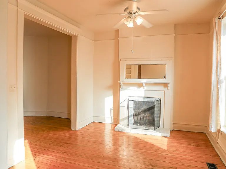 836 W Cornelia Ave #1 — Photo 2