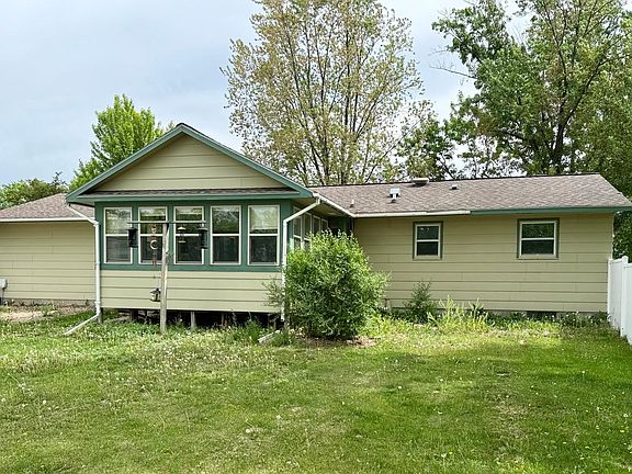 4th image of 940 Lilac Dr