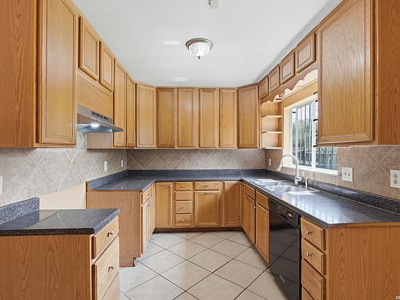 5th image of 9050 Island View St