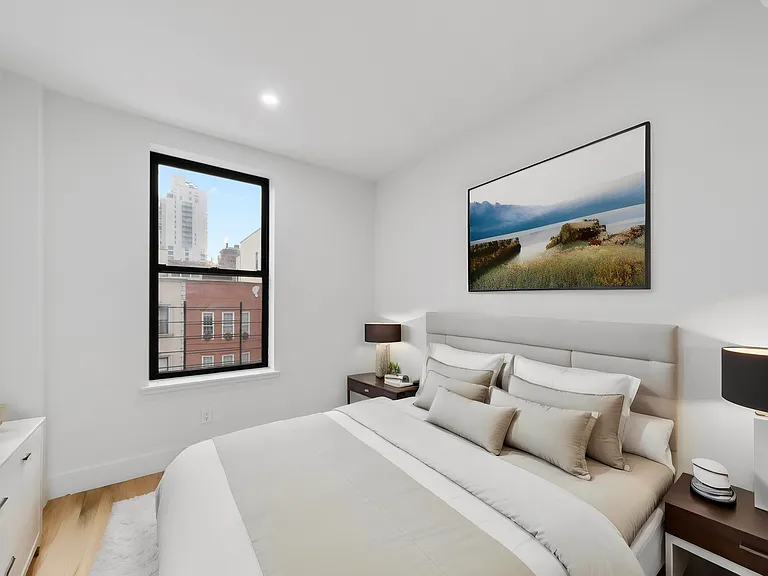 312 Manhattan Ave #4D — Photo 2