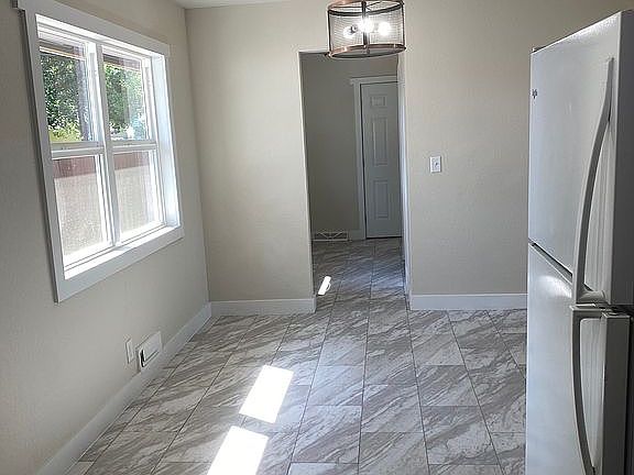 5th image of 414 West Ln