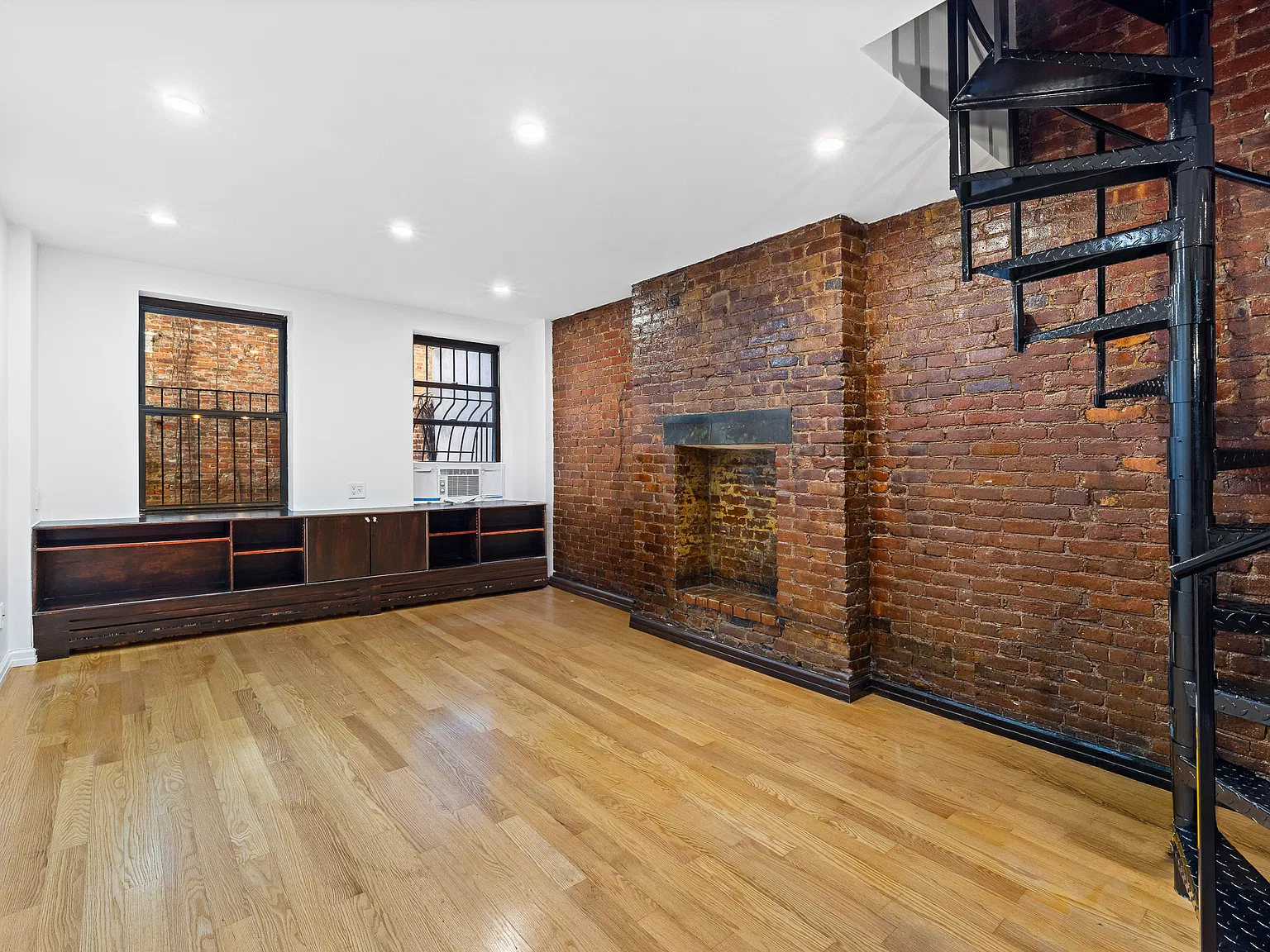 118 Suffolk Street — Photo 2