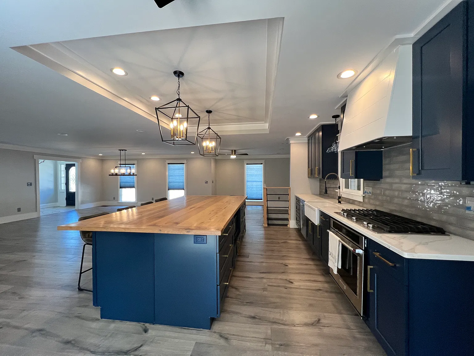 3 bed, 2.5 bath, 2486 sqft, $3,200 — Photo 4