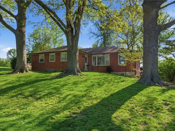 700 Hillcrest Rd, Farley, MO 64028