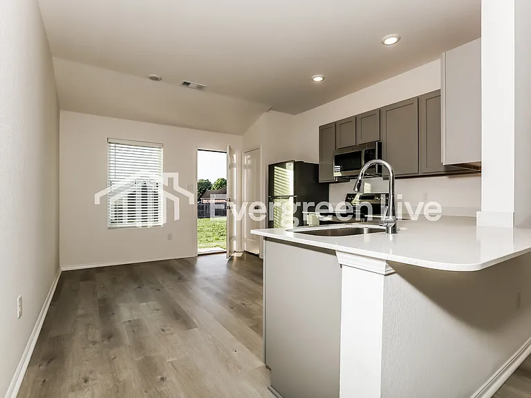 143 Jasmine Ct — Photo 6