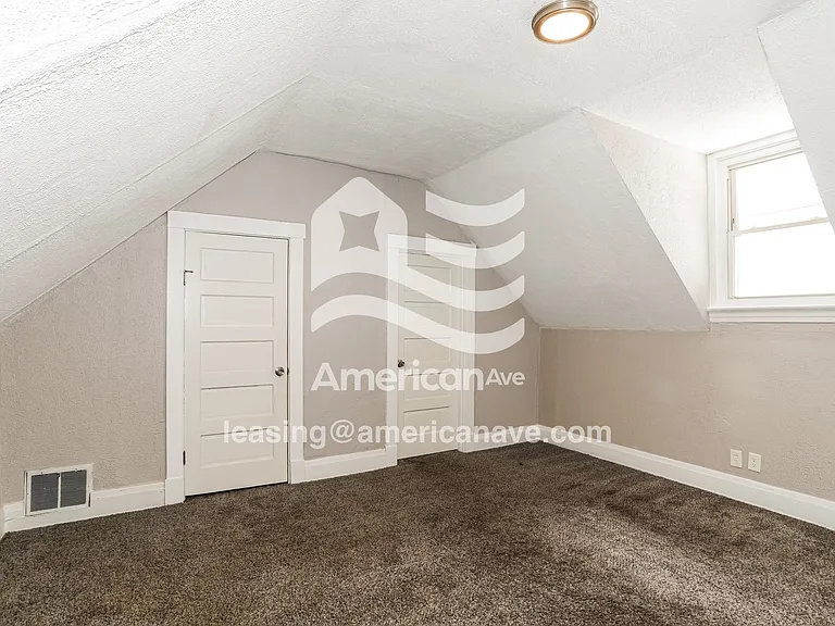 1431693_010_main_bedroom_9.jpg