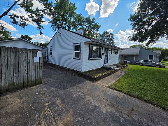 2nd image of 3942 Beatty Dr
