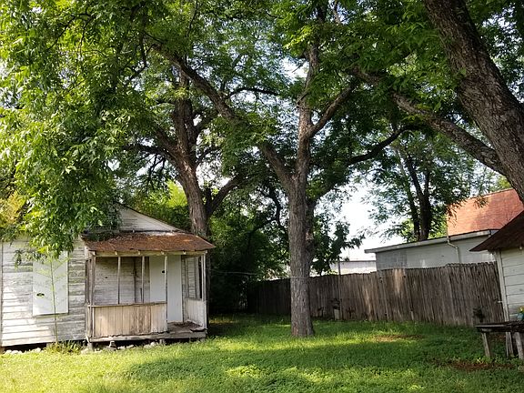 2nd image of 215 Lone Star Blvd