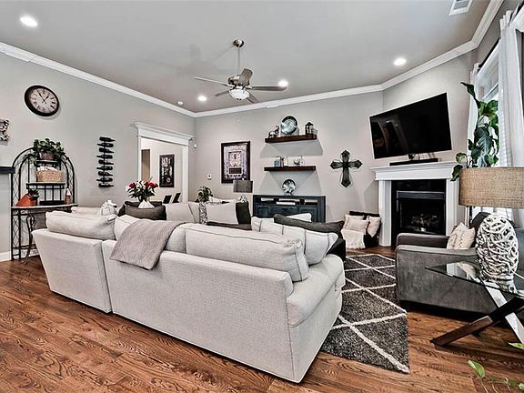 3rd image of 5607 W Lakewood Dr