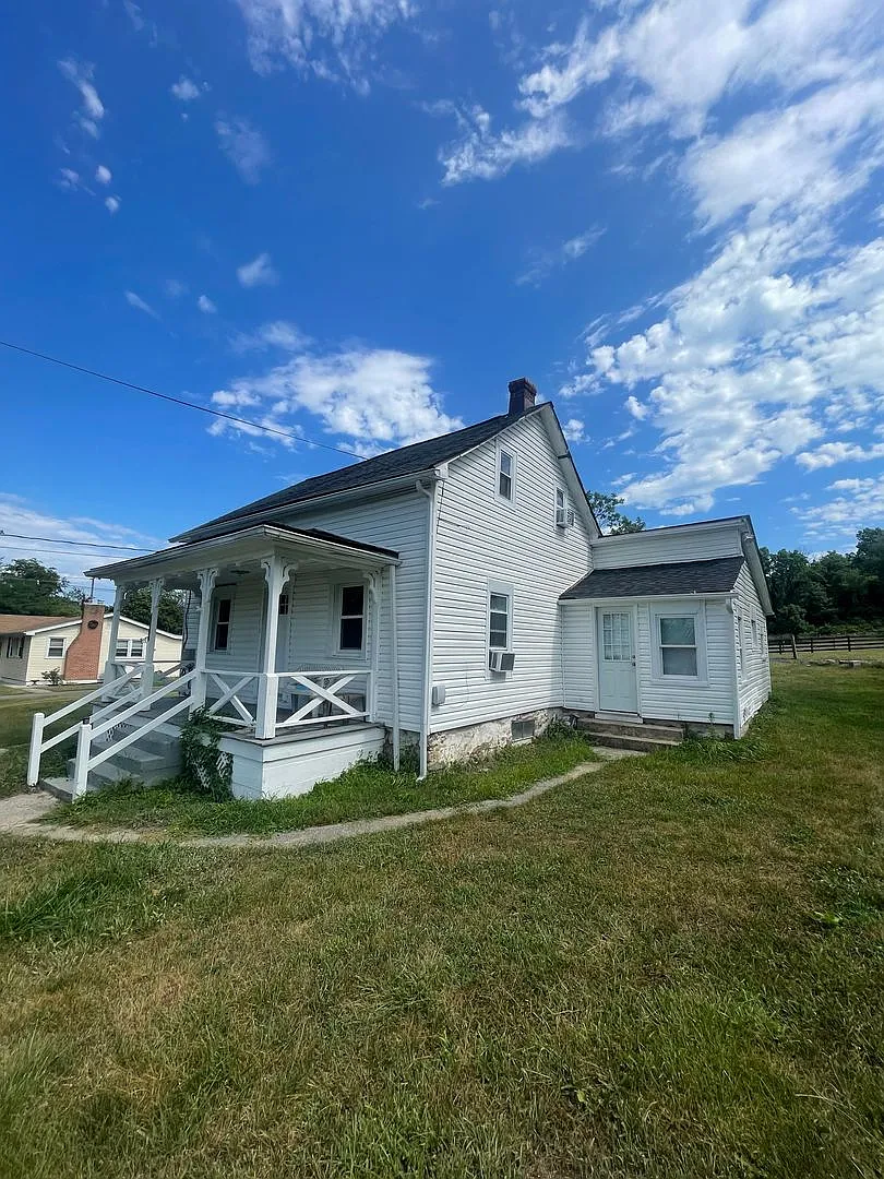 2 Bed 1 Bath House in Boonsboro — Photo 2