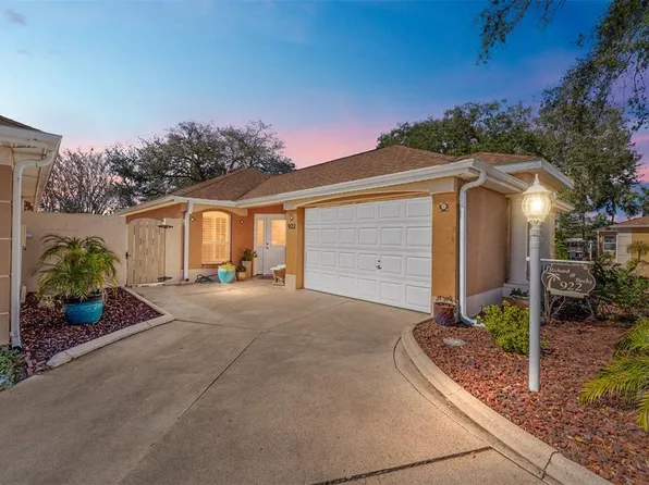 922 Cancun Ct, Lady Lake, FL 32159