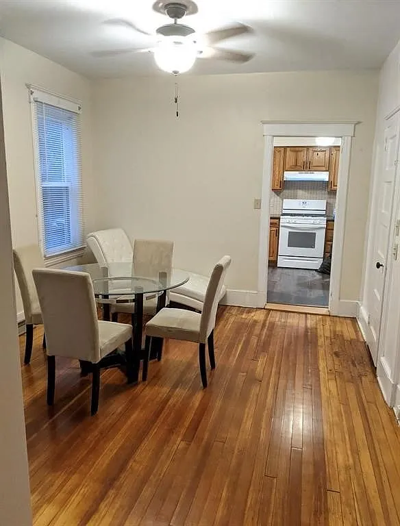3 bed, 1.5 bath, 1277 sqft, $1,385 — Photo 4
