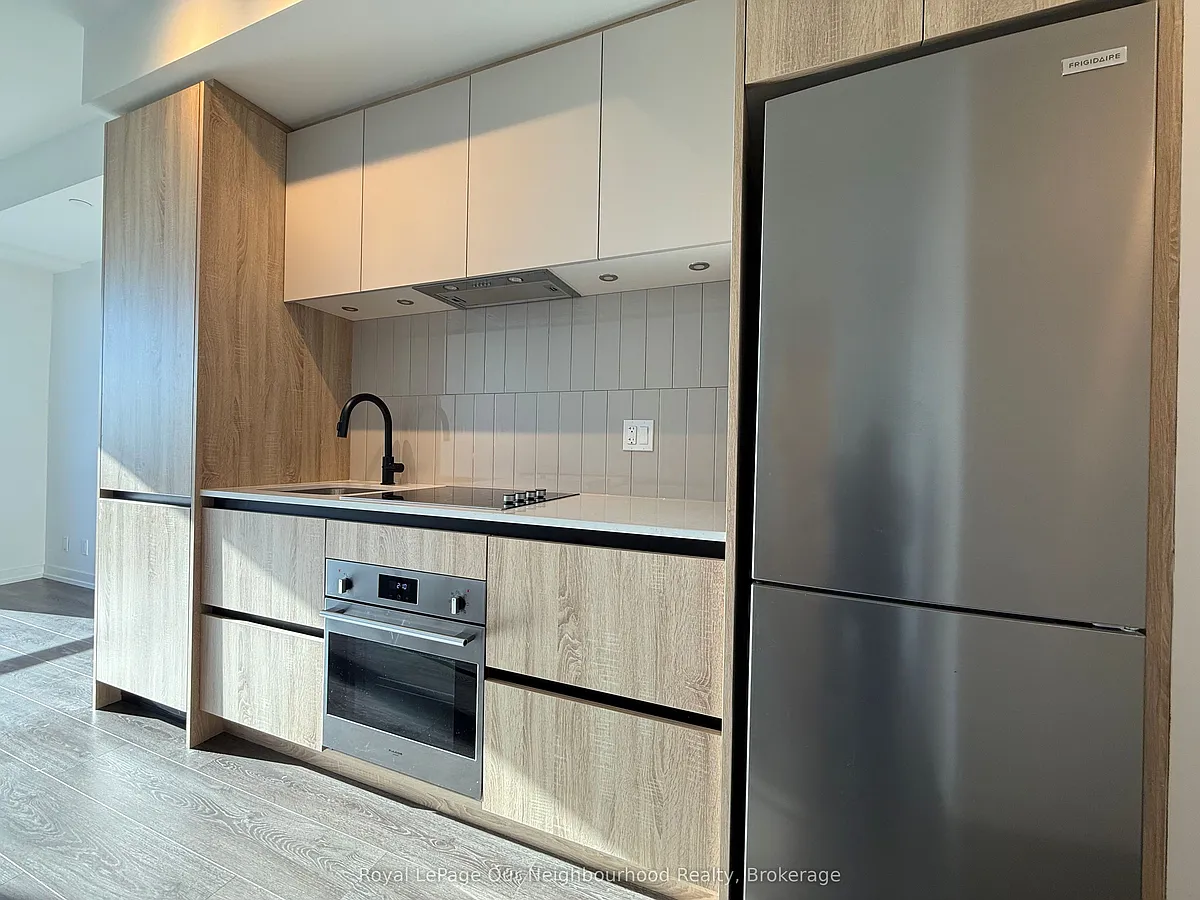 Building Photo - 7950 Bathurst St #2512