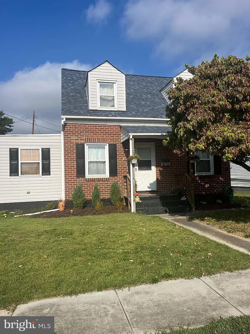 363 Radcliffe Ave photo 1