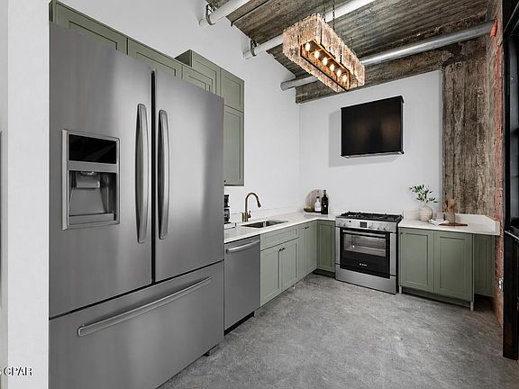 3rd image of 436 Harrison Ave #14