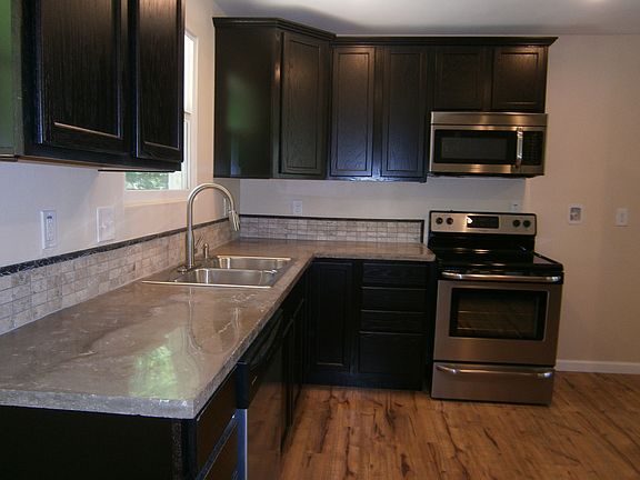 5th image of 858 Holly St