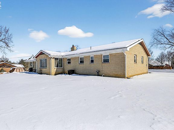 3rd image of 1025 Helke Rd