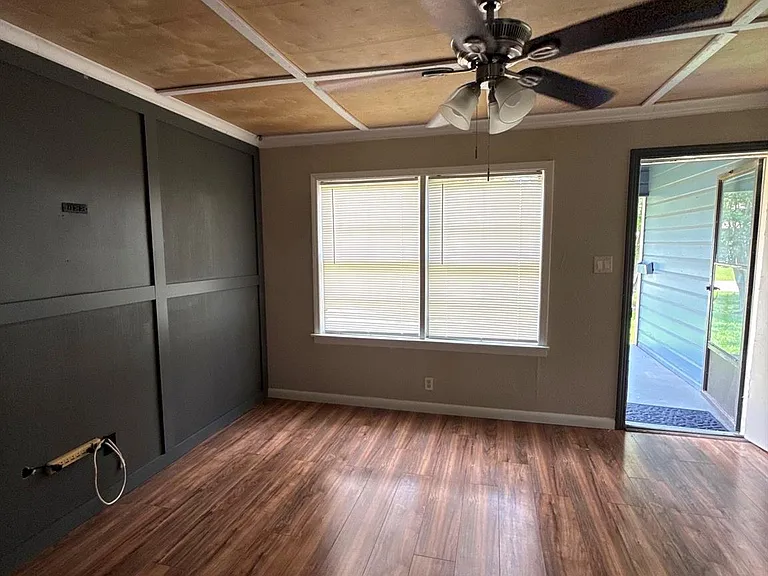 901 N Arcola St — Photo 3