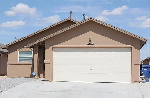 3 bed, 2.0 bath, 1600 sqft, $1,650 — Photo 2