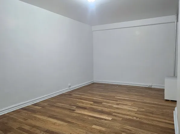 751 Walton Avenue image 8 of 12