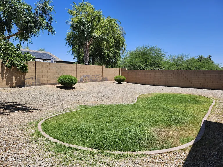 17938 W Port Royale Ln — Photo 21