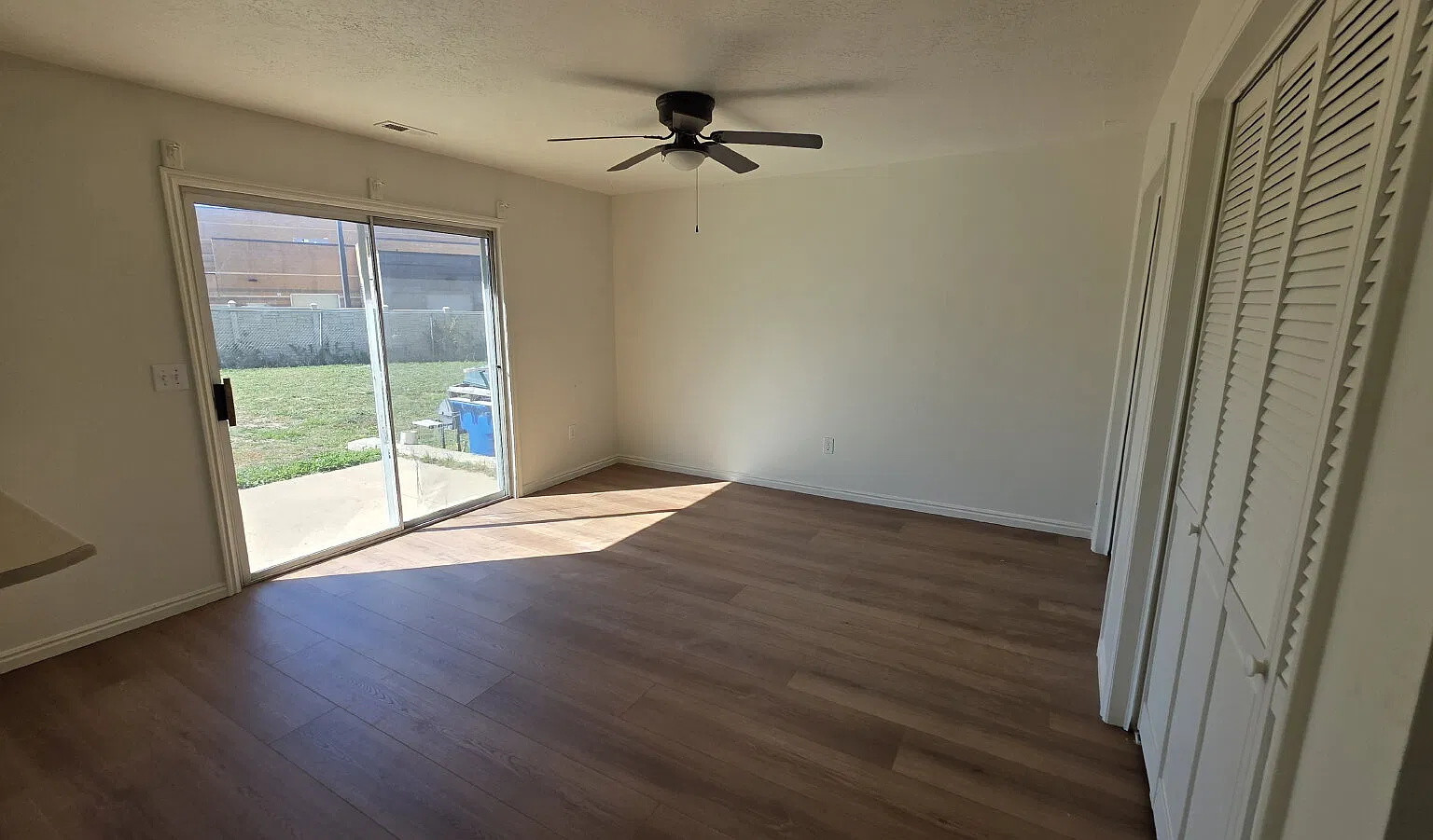 3 bed, 1.0 bath, 1008 sqft, $1,650 — Photo 4