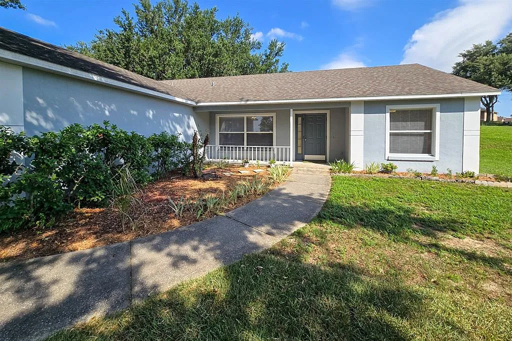 3 bed, 2.0 bath, 1570 sqft, $2,000 — Photo 2