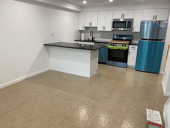 3rd image of 204 Essex Dr Floor 1