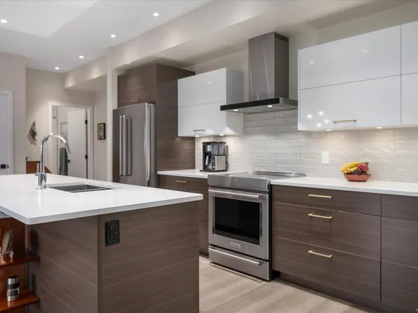 100 Lombardy St #204, Parksville, BC V9P