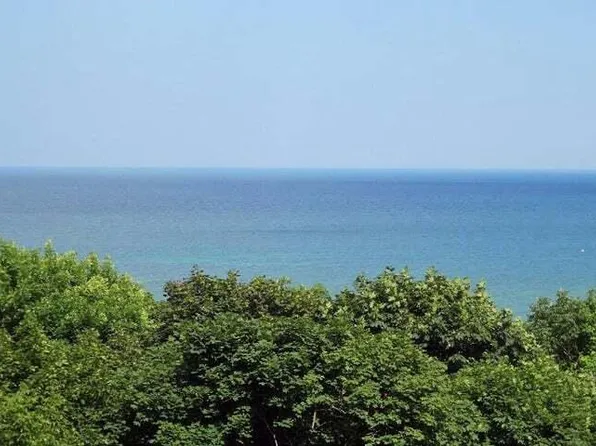 3042 East Newport COURT, Milwaukee, WI 53211