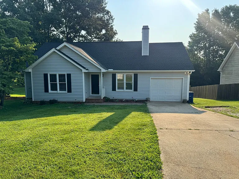 155 Lorraine Dr — Photo 1