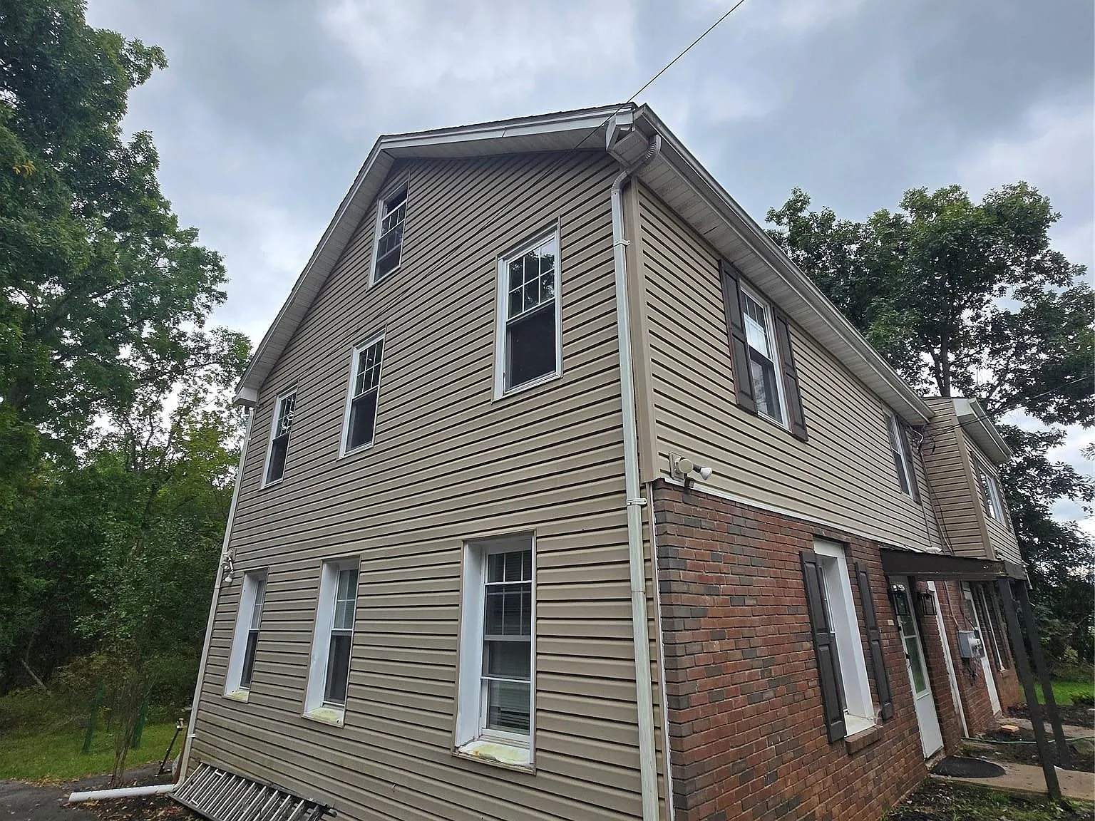 2 bed, 1100 sqft, $2,400 — Photo 2