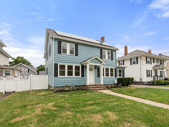 4th image of 331 Burncoat St