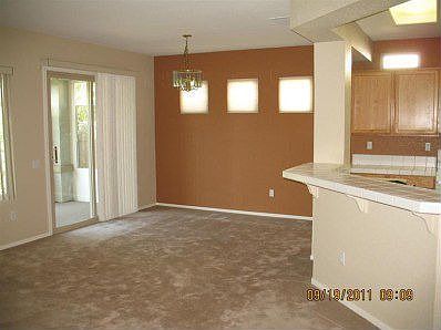 5th image of 979 Castleberry Ln