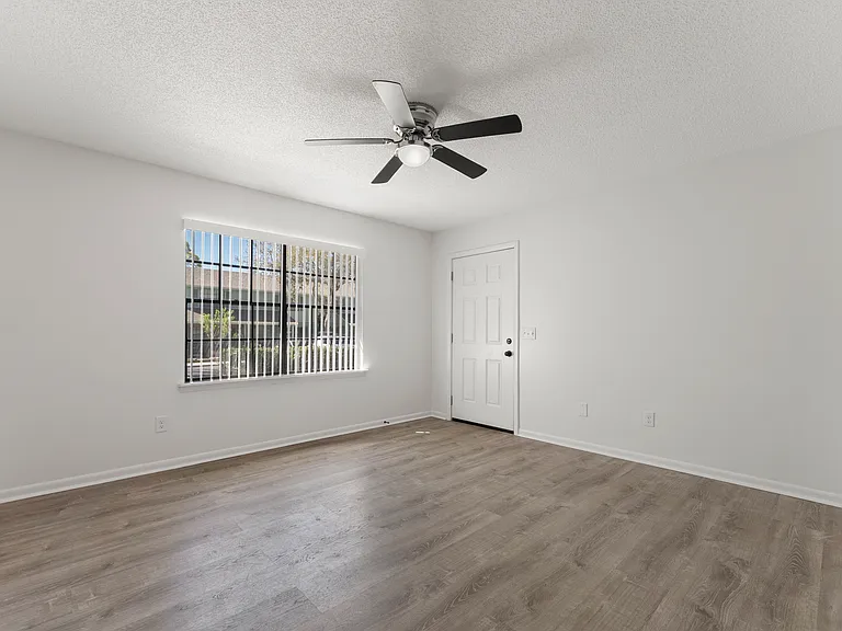 Briarwood Apartments — Photo 14