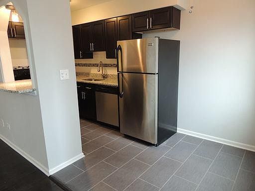 2nd image of 6001 N Kenmore Ave APT 510