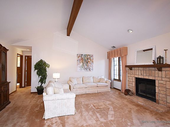 4th image of 42 Queens Ct