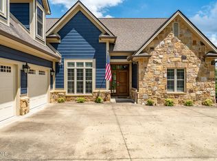 2050 Sawyers Pond Dr, Johnson City, TN 37604