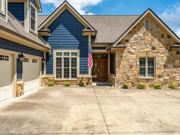 2050 Sawyers Pond Dr, Johnson City, TN 37604