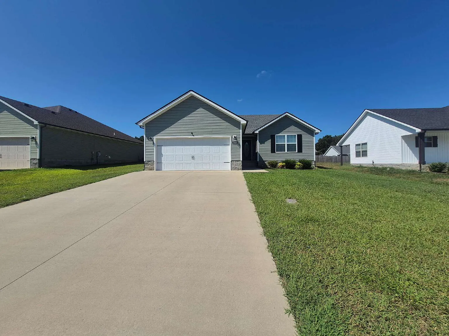 3 bed, 2.0 bath, 1264 sqft, $1,850 — Photo 2