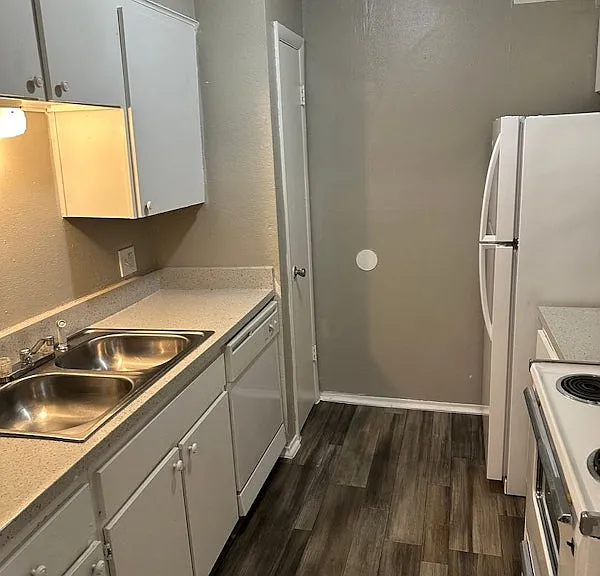 The Lewiston Apartments — Photo 1