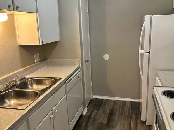 The Lewiston Apartments, 5270 S Lewis Ave #1012, Tulsa, OK 74105