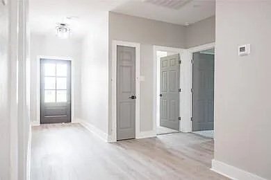 2414 Myrtle St — Photo 4