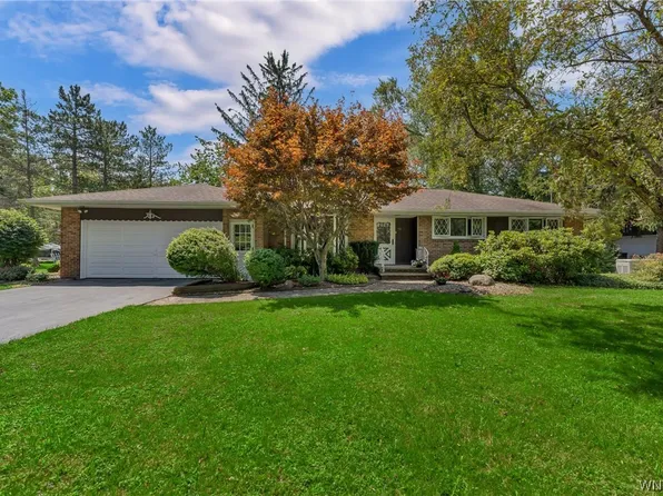 100 Woodside Dr, Elma, NY 14059